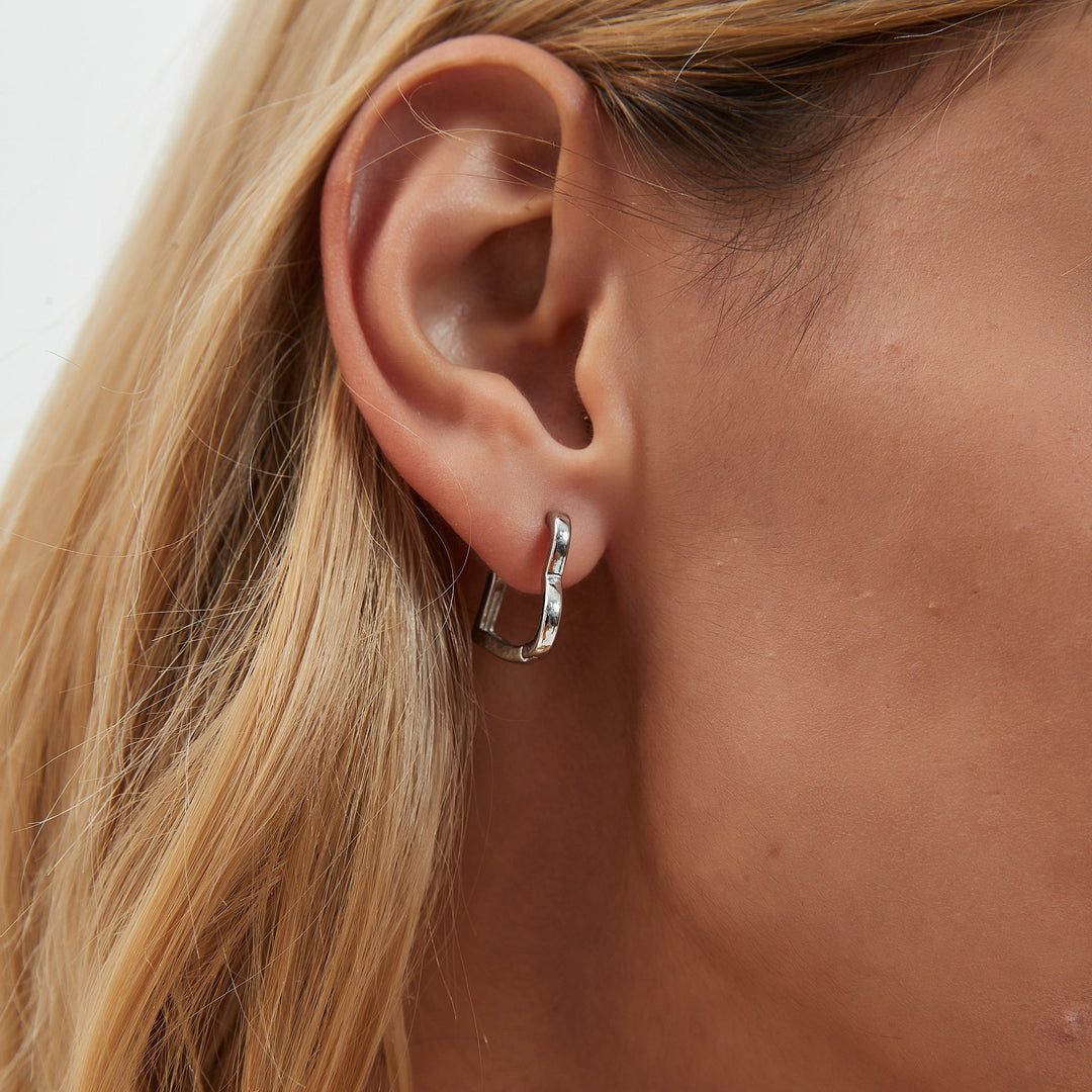 PAIRE DE BOUCLES D'OREILLES HOOP EN FORME DE CŒUR