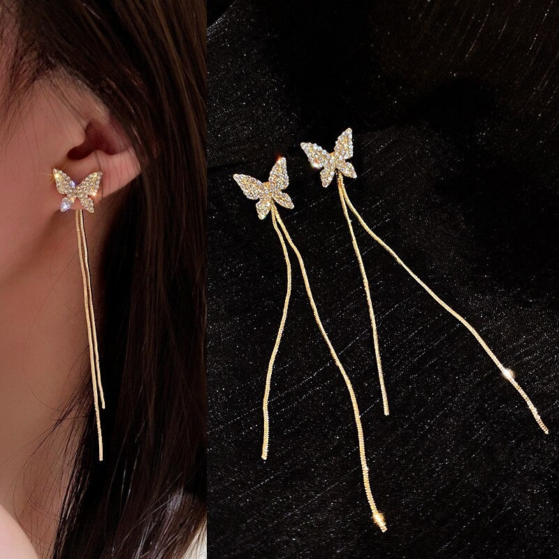 PAIRE DE BOUCLES D'OREILLES EN FORME DE PAPILLON