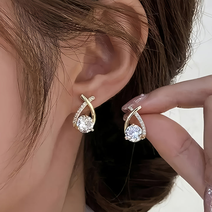 Boucles d'oreilles avec croix dorée et zirconium