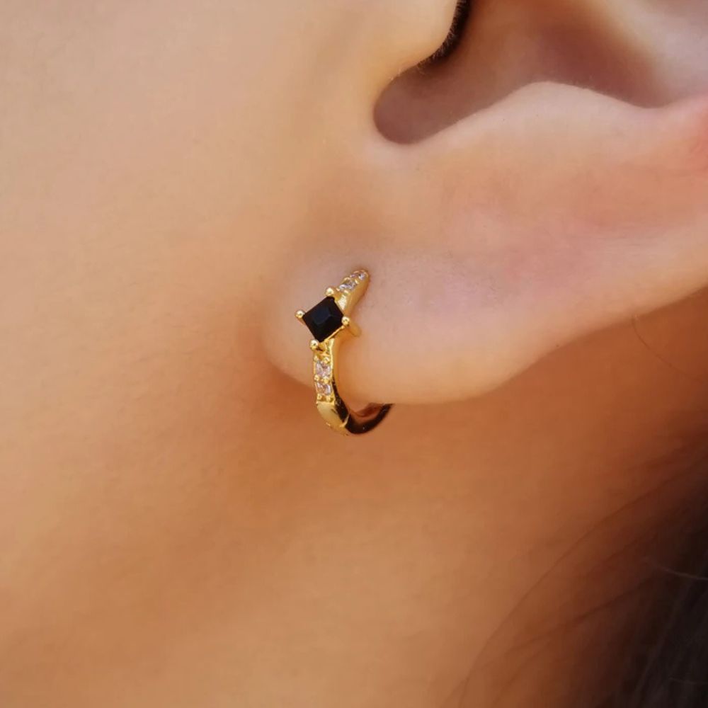 PAIRE DE BOUCLES D'OREILLES EN ONYX