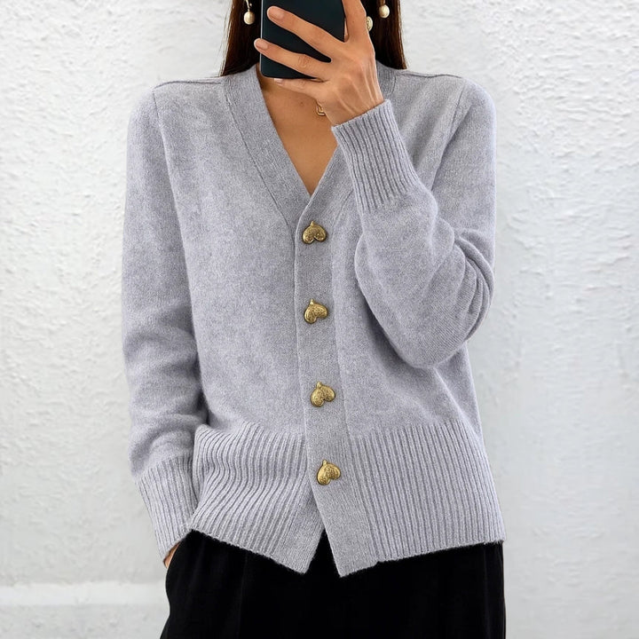 Lydia™ | Pull élégant avec boutons en forme de cœur