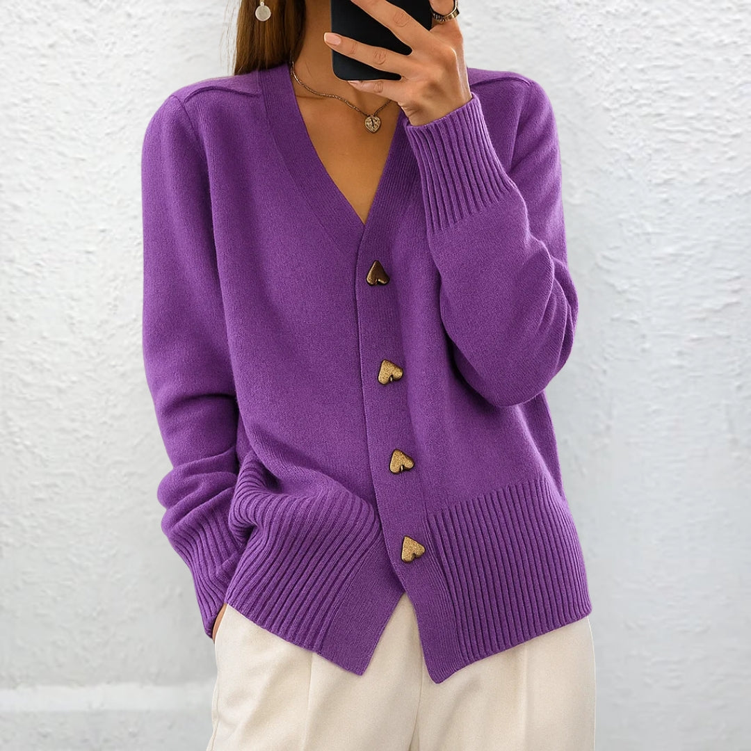 Lydia™ | Pull élégant avec boutons en forme de cœur