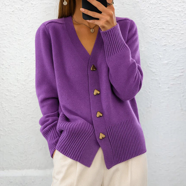 Lydia™ | Pull élégant avec boutons en forme de cœur