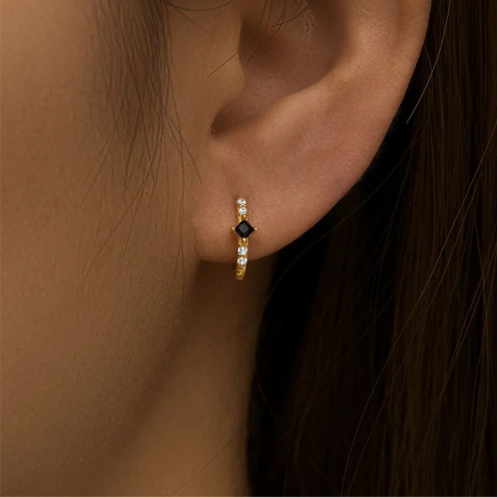 PAIRE DE BOUCLES D'OREILLES EN ONYX