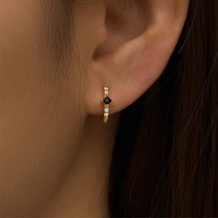 PAIRE DE BOUCLES D'OREILLES EN ONYX