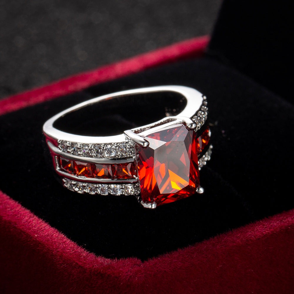 Bague en Argent avec Rubis au Design à Bande Divisée