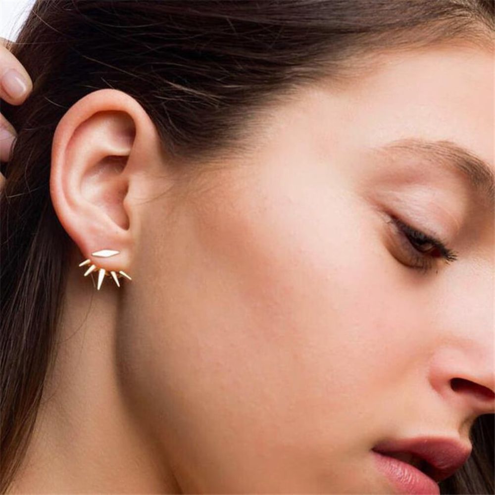PAIRE DE BOUCLES D'OREILLES EN OR À POINTES