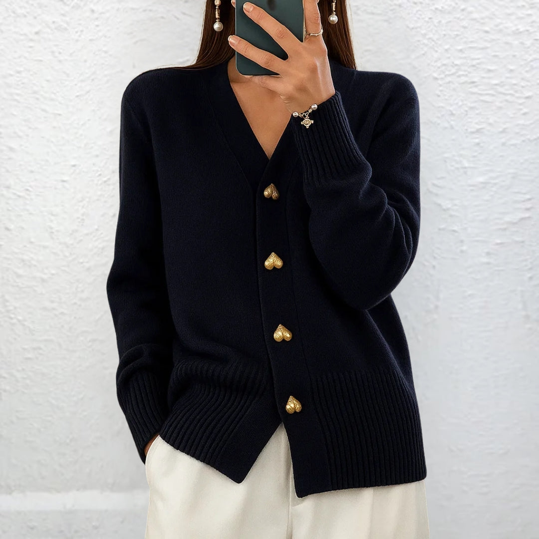 Lydia™ | Pull élégant avec boutons en forme de cœur