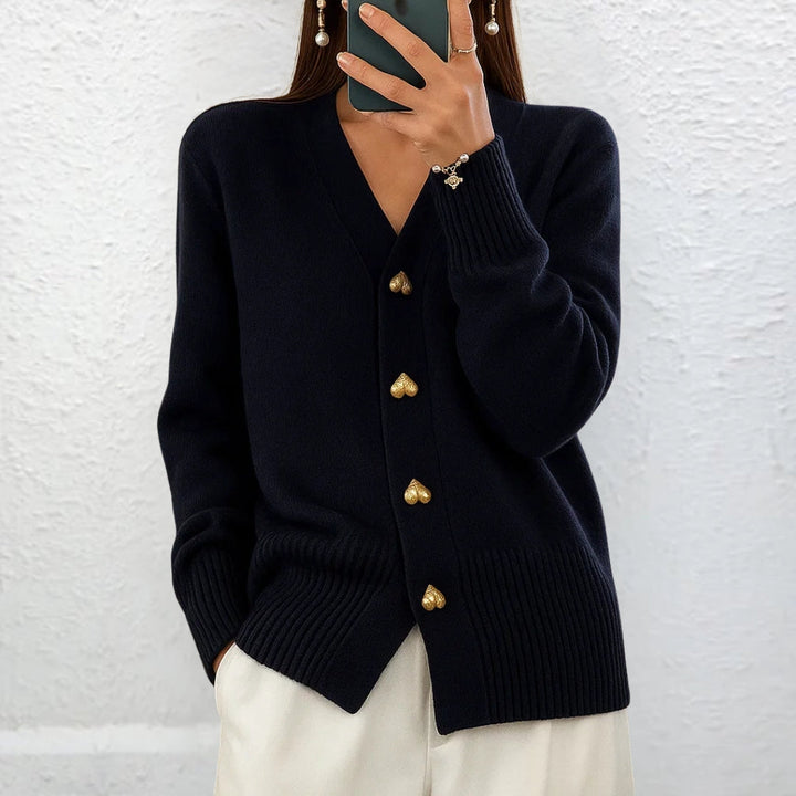 Lydia™ | Pull élégant avec boutons en forme de cœur