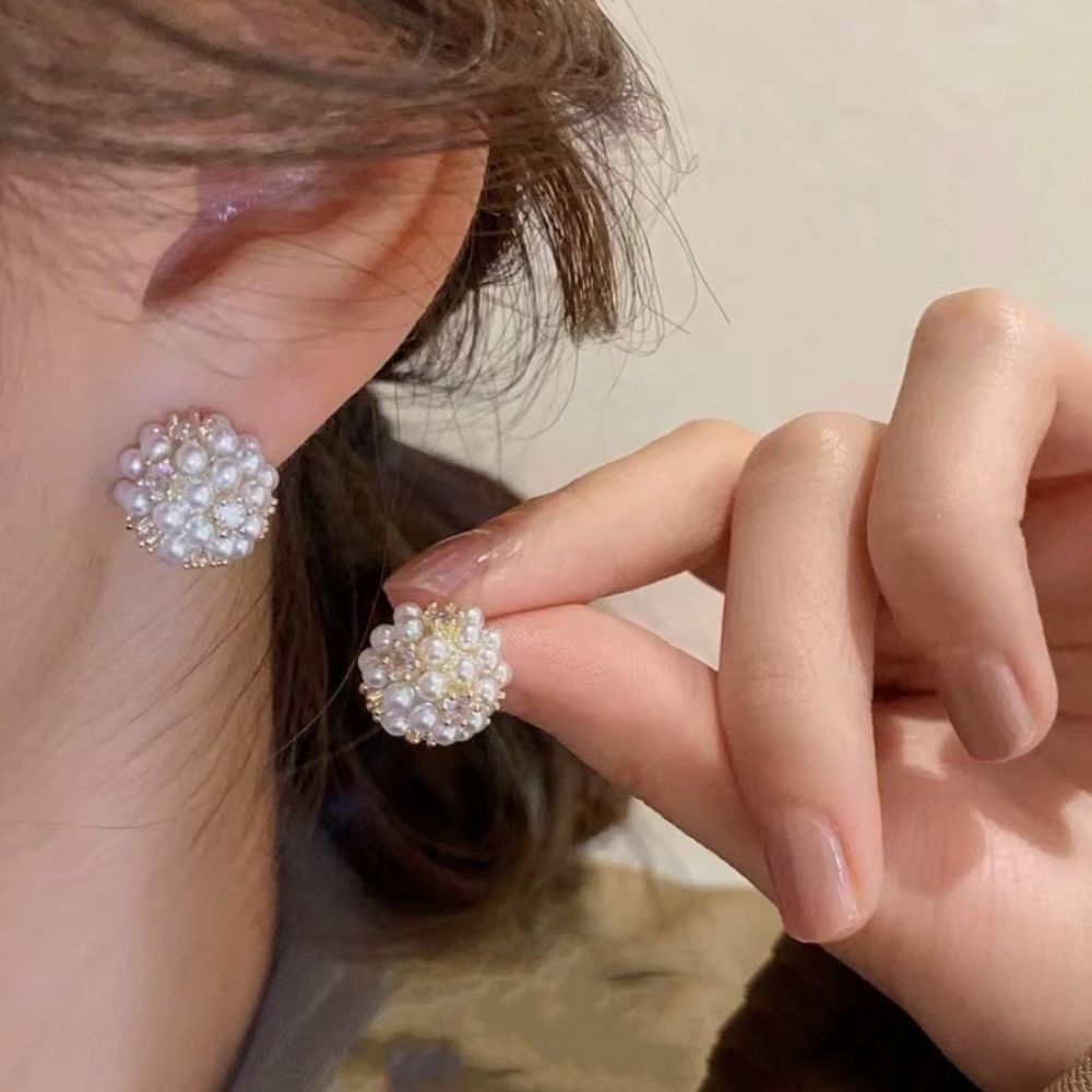 PAIRE DE BOUCLES D'OREILLES EN PERLES