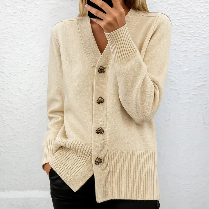 Lydia™ | Pull élégant avec boutons en forme de cœur