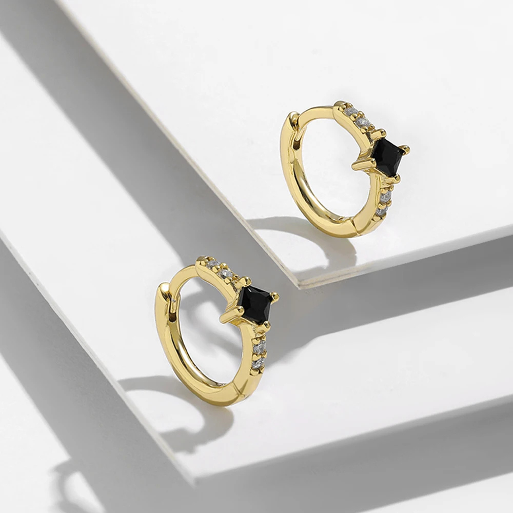 PAIRE DE BOUCLES D'OREILLES EN ONYX