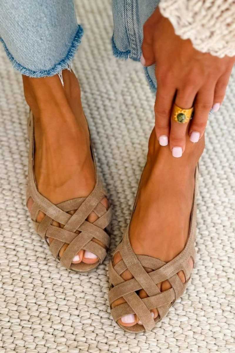 Hina | Sandales plates avec orteils ouverts et matériau tressé