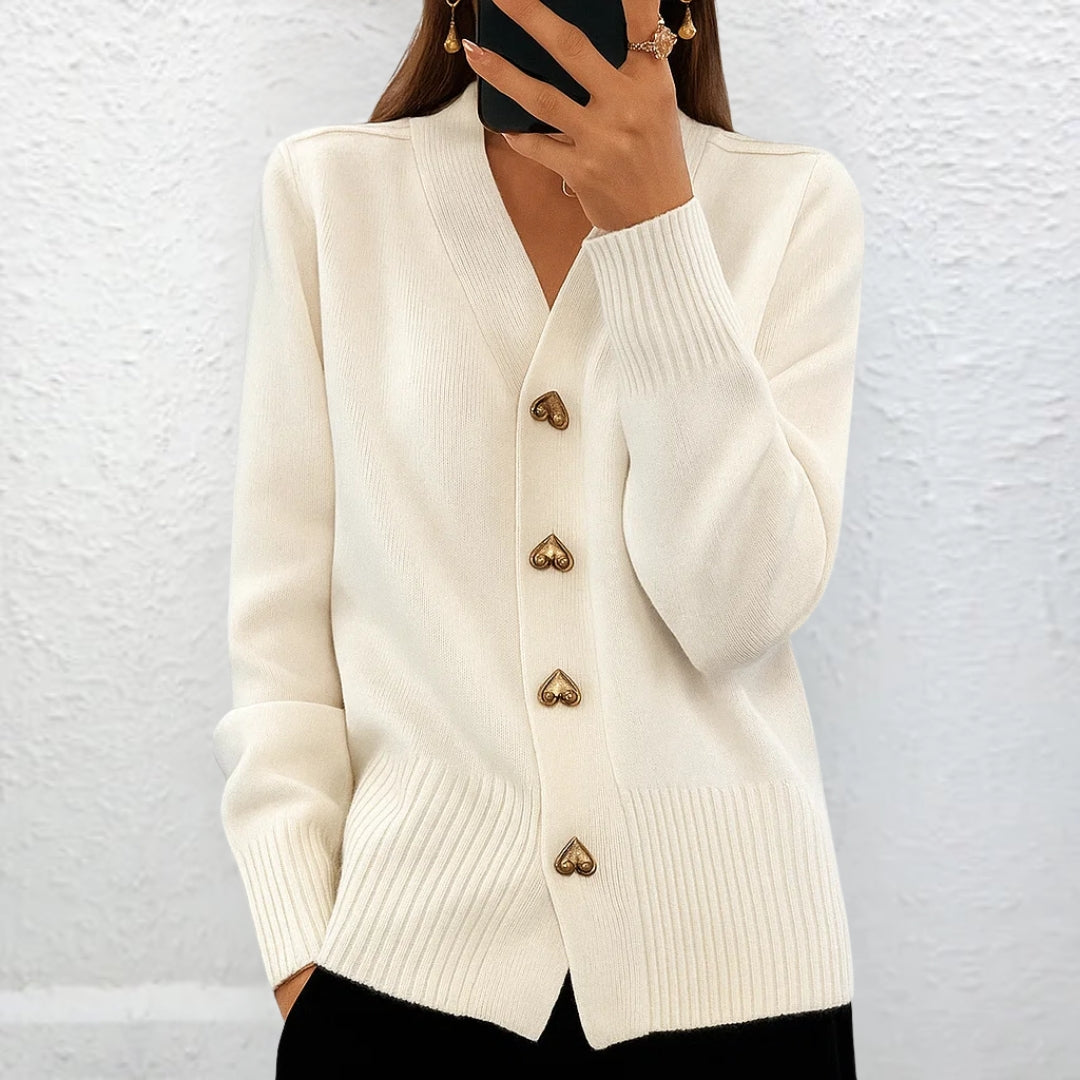 Lydia™ | Pull élégant avec boutons en forme de cœur