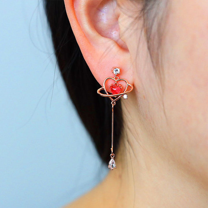 PAIRE DE BOUCLES D'OREILLES EN FIL ROUGE EN FORME DE CŒUR