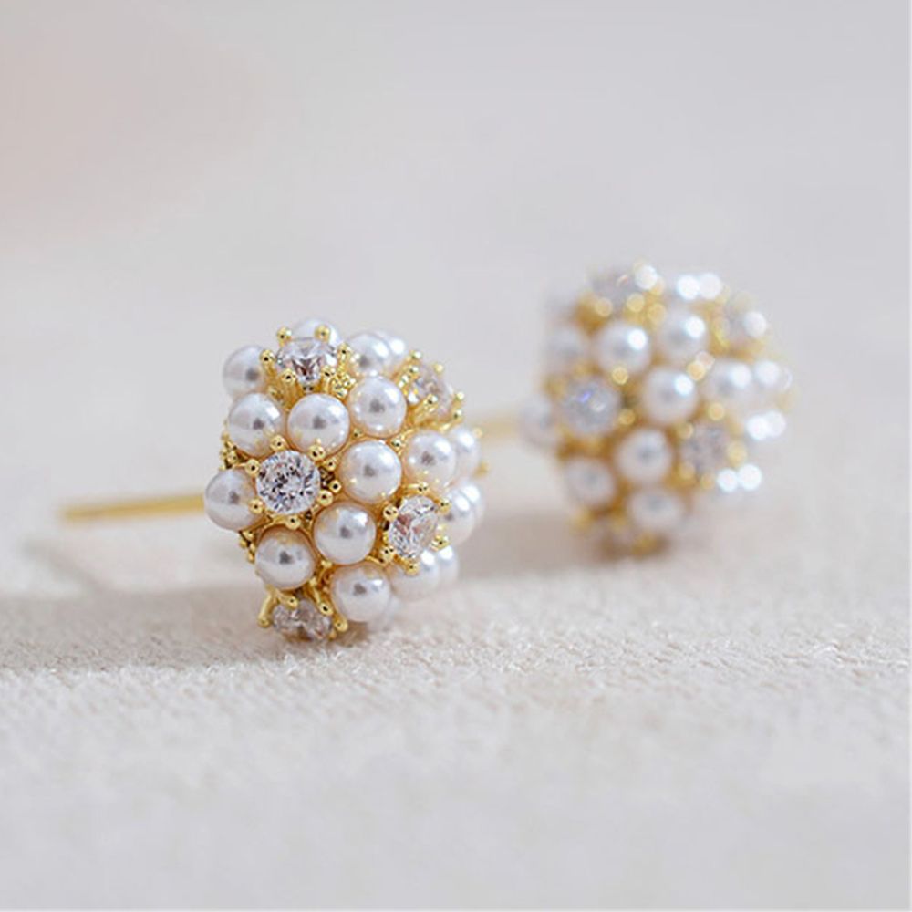 PAIRE DE BOUCLES D'OREILLES EN PERLES