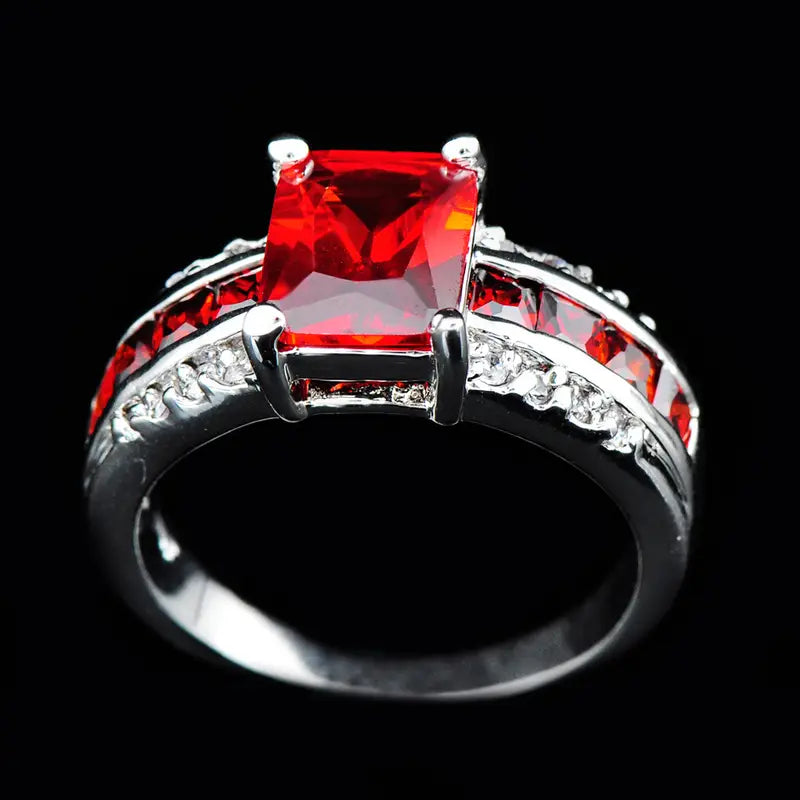 Bague en Argent avec Rubis au Design à Bande Divisée