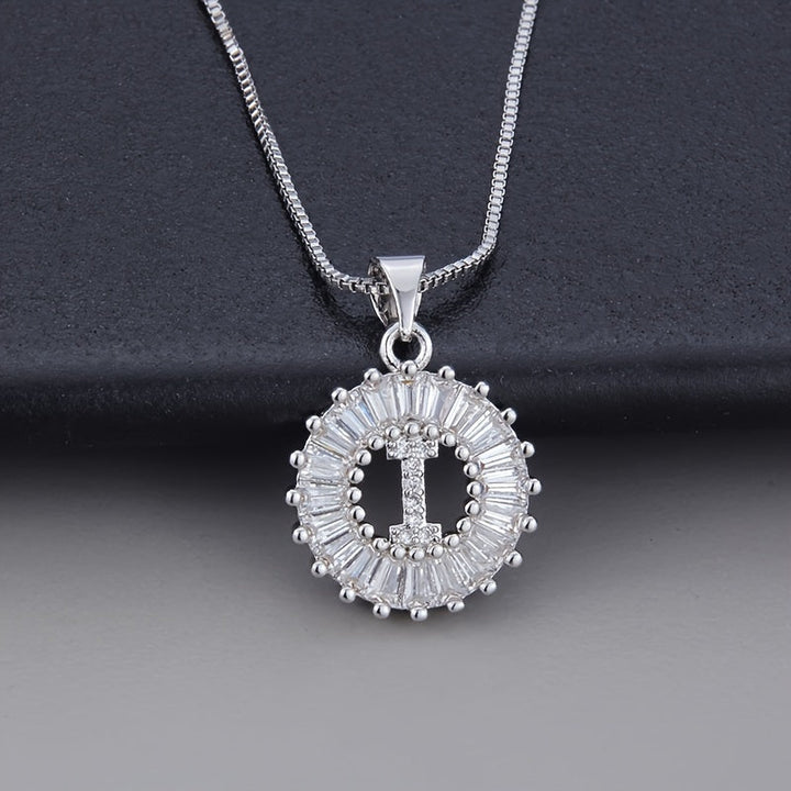 Collier en or blanc avec initiale "Z" et zirconiums
