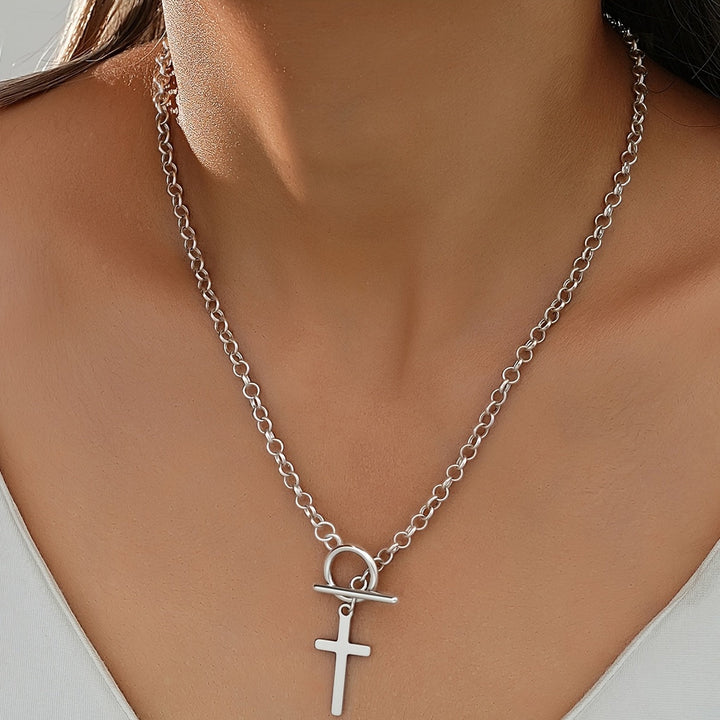 Collier à la Mode avec Fermoir Toggle en Or Blanc et Pendentif en Croix