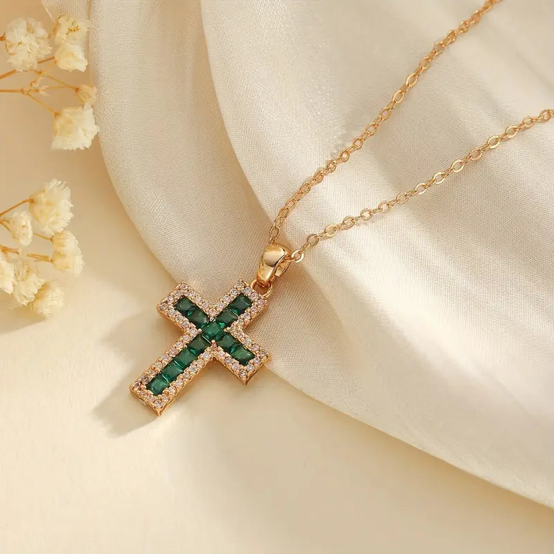 Pendentif Croix Émeraude Solene sur Chaîne en Or