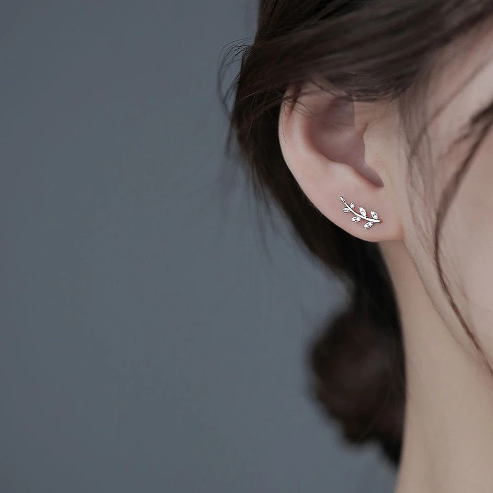 PAIRE DE BOUCLES D'OREILLES GRIMPANTES EN FEUILLE BRILLANTE