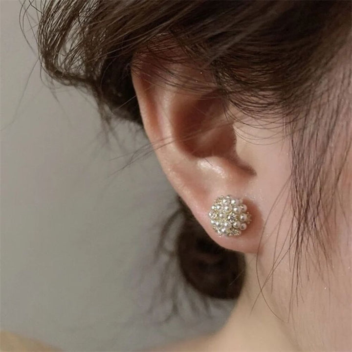PAIRE DE BOUCLES D'OREILLES EN PERLES