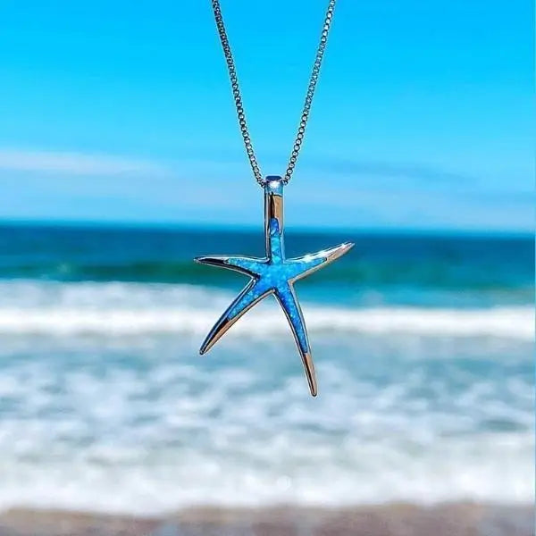 Collier avec Pendentif Hippocampe en Argent avec Opale Bleue