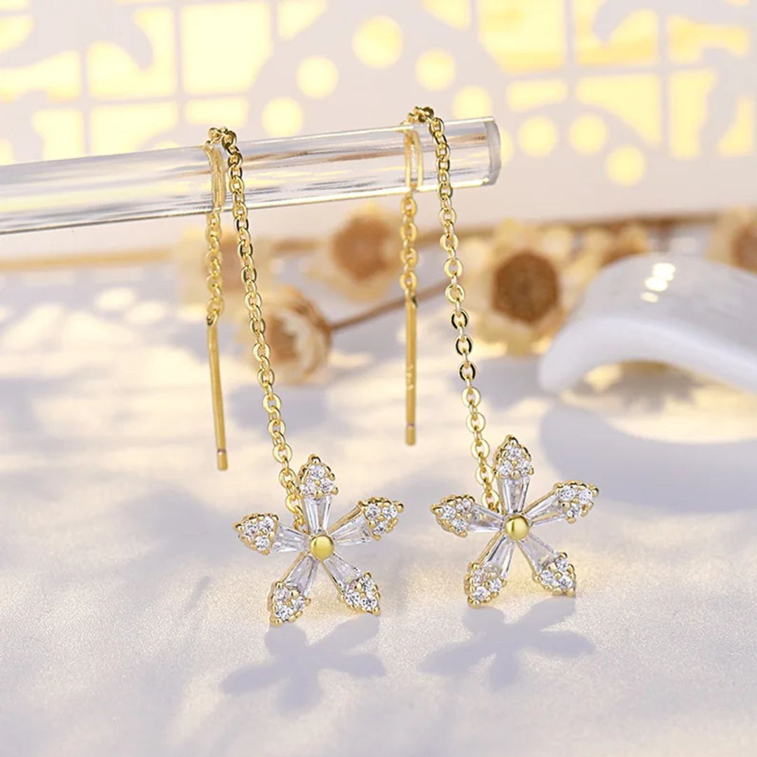 PAIRE DE BOUCLES D'OREILLES EN FIL FLEUR AVEC DIAMANTS