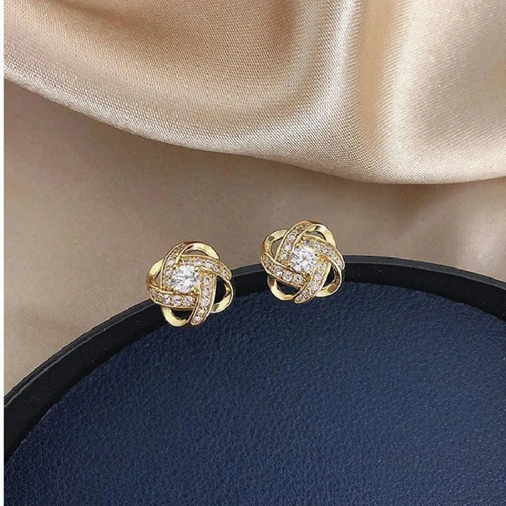 Boucles d'oreilles en spirale dorées avec des cristaux