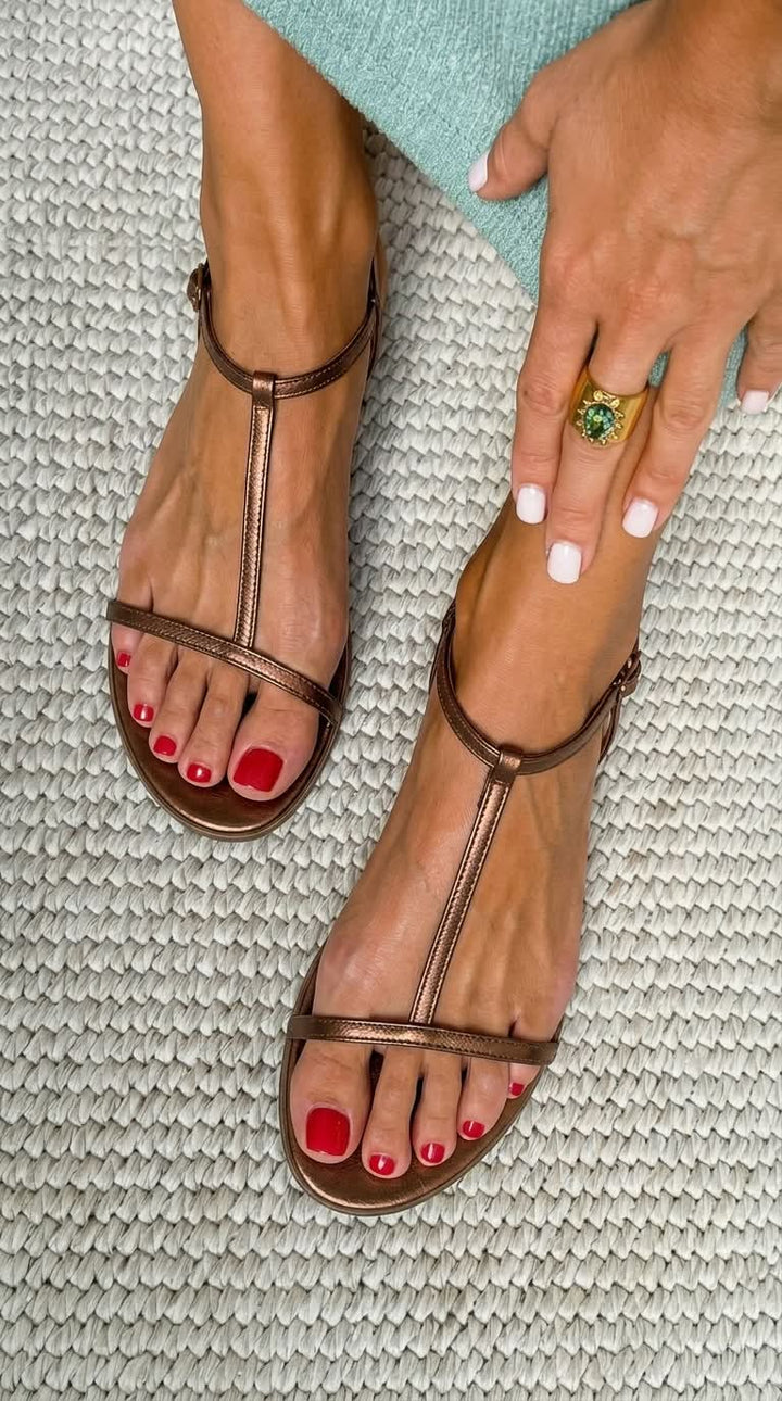 Sandales dorées Bianca avec des fines lanières