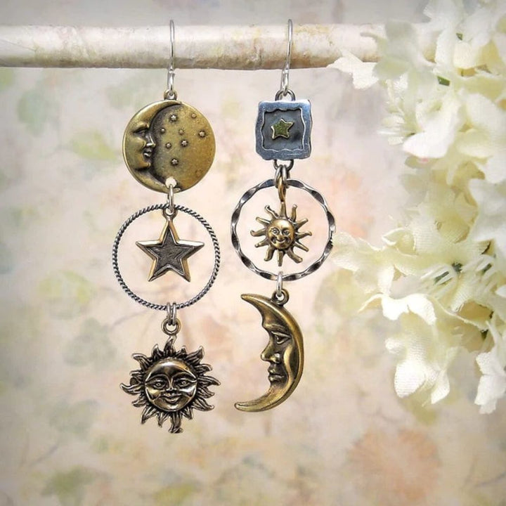 PAIRE DE BOUCLES D'OREILLES SOLEIL ET LUNE