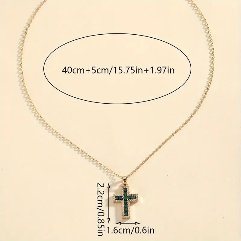 Pendentif Croix Émeraude Solene sur Chaîne en Or