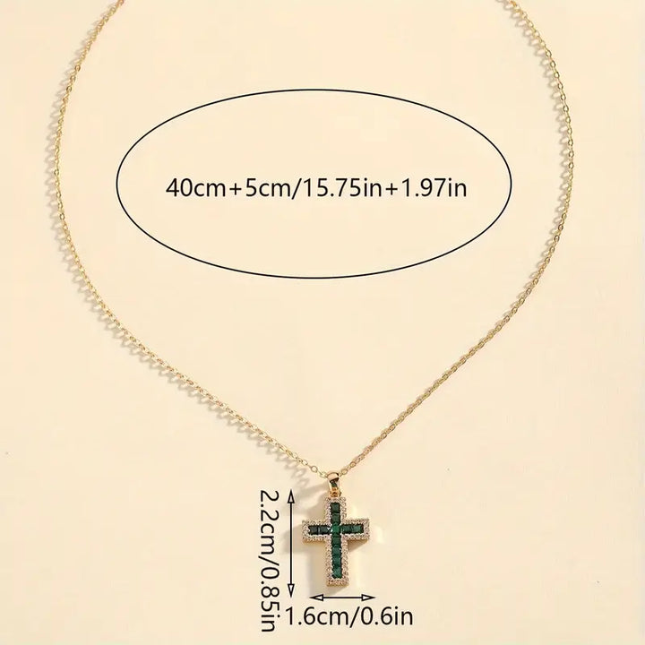 Pendentif Croix Émeraude Solene sur Chaîne en Or