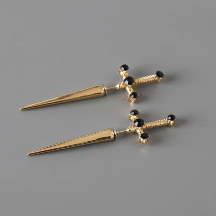 PAIRE DE BOUCLES D'OREILLES GOTHIQUES EN FORME D'ÉPÉE