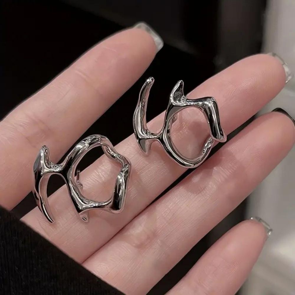 PAIRE DE BOUCLES D'OREILLES ABSTRAITES IRRÉGULIÈRES
