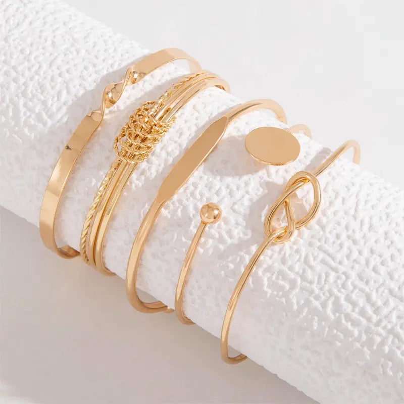 Ensemble de bracelets en or élégant, noué et sophistiqué