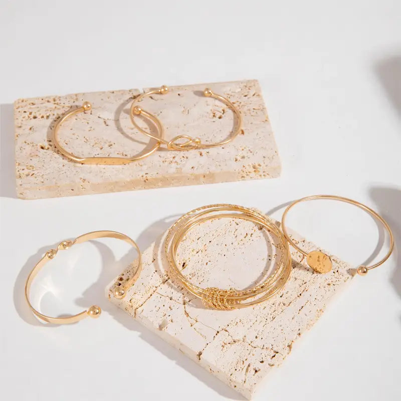 Ensemble de bracelets en or élégant, noué et sophistiqué