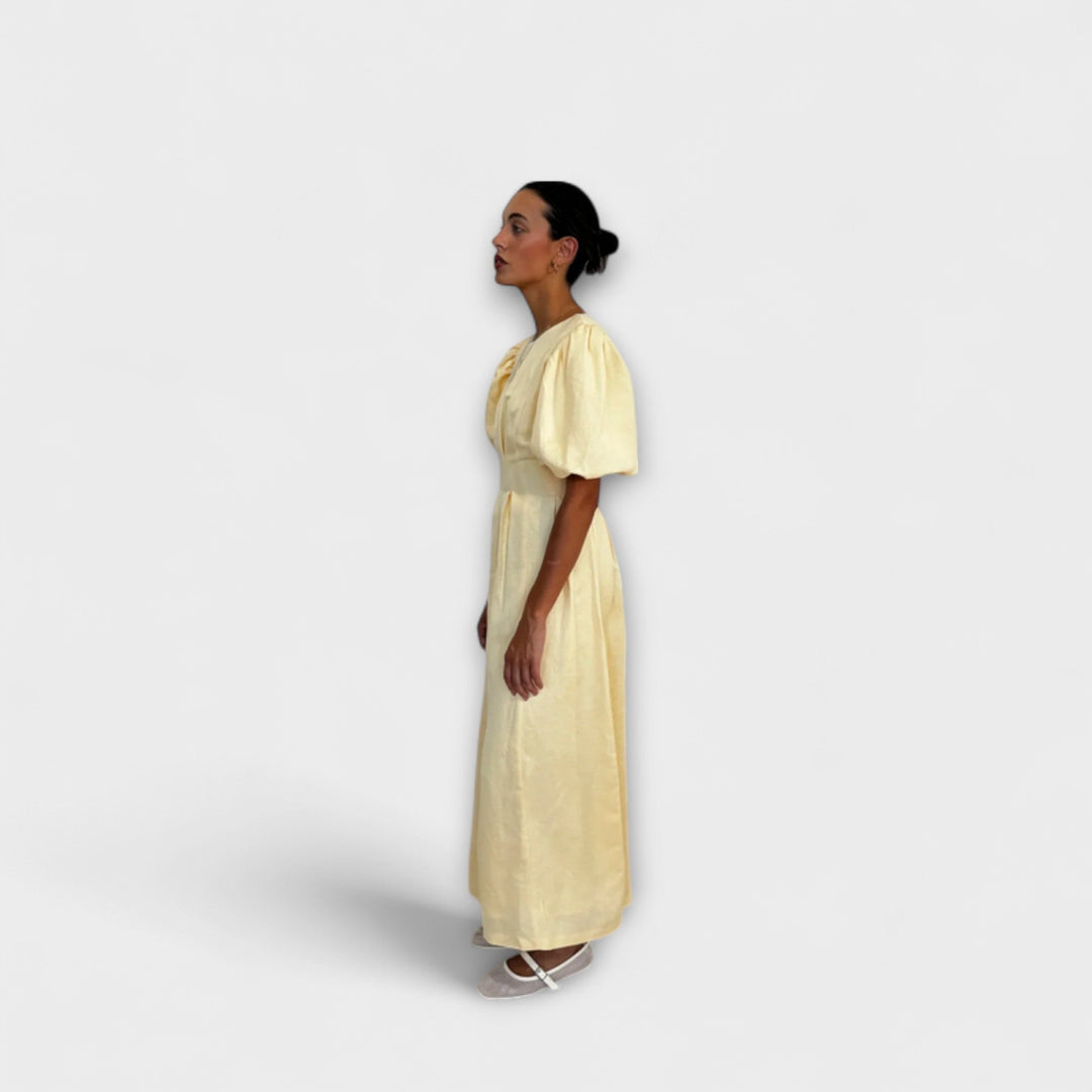Josephine - Maxi robe en couleur jaune beurre avec design respirant