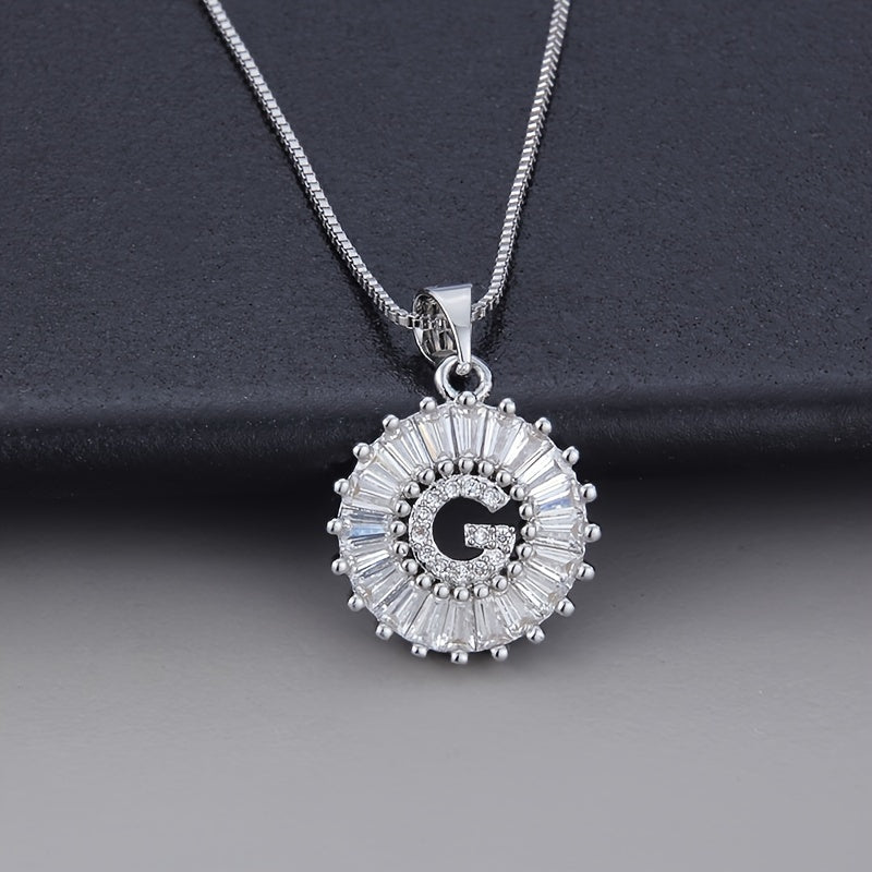 Collier en or blanc avec initiale "Z" et zirconiums