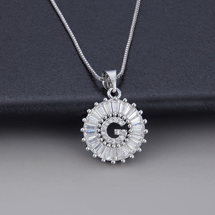 Collier en or blanc avec initiale "Z" et zirconiums
