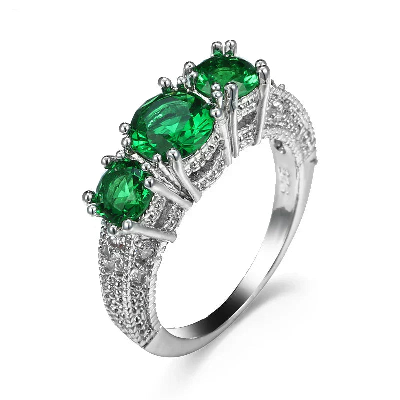 Bague Intemporelle avec des Émeraudes Éclatantes