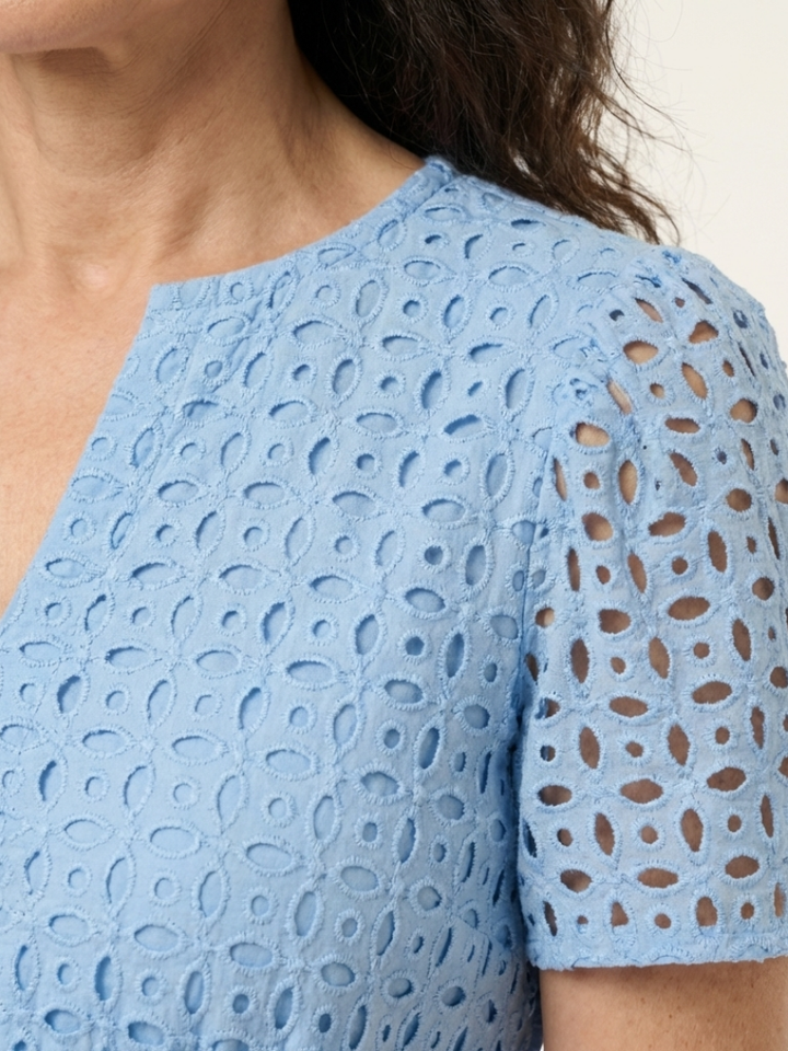 Brielle | Robe midi à encolure en V à manches courtes avec volants