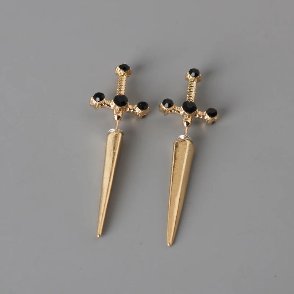 PAIRE DE BOUCLES D'OREILLES GOTHIQUES EN FORME D'ÉPÉE