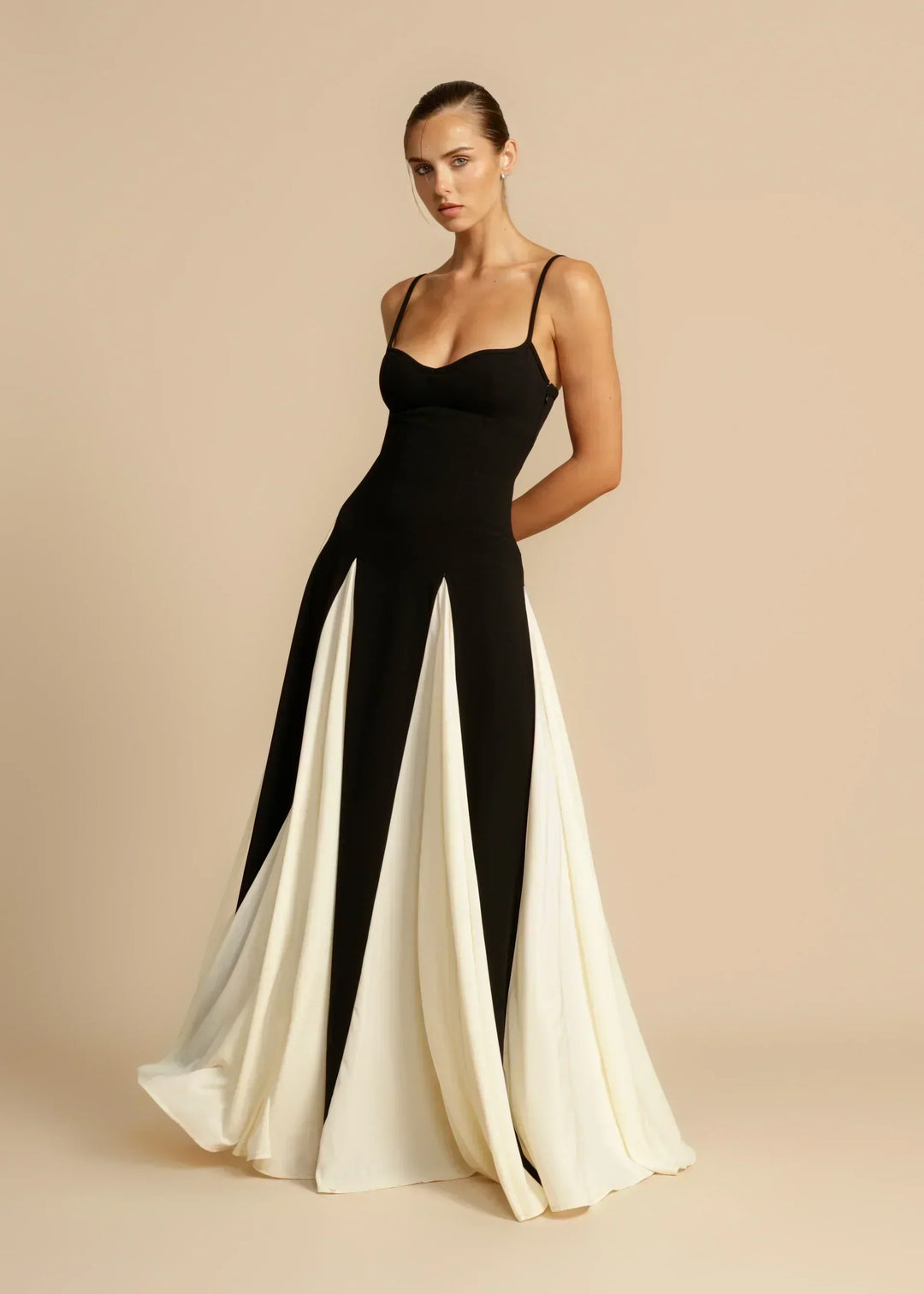Oshrit™ | Robe Maxi Élégante avec Volants Contrastés