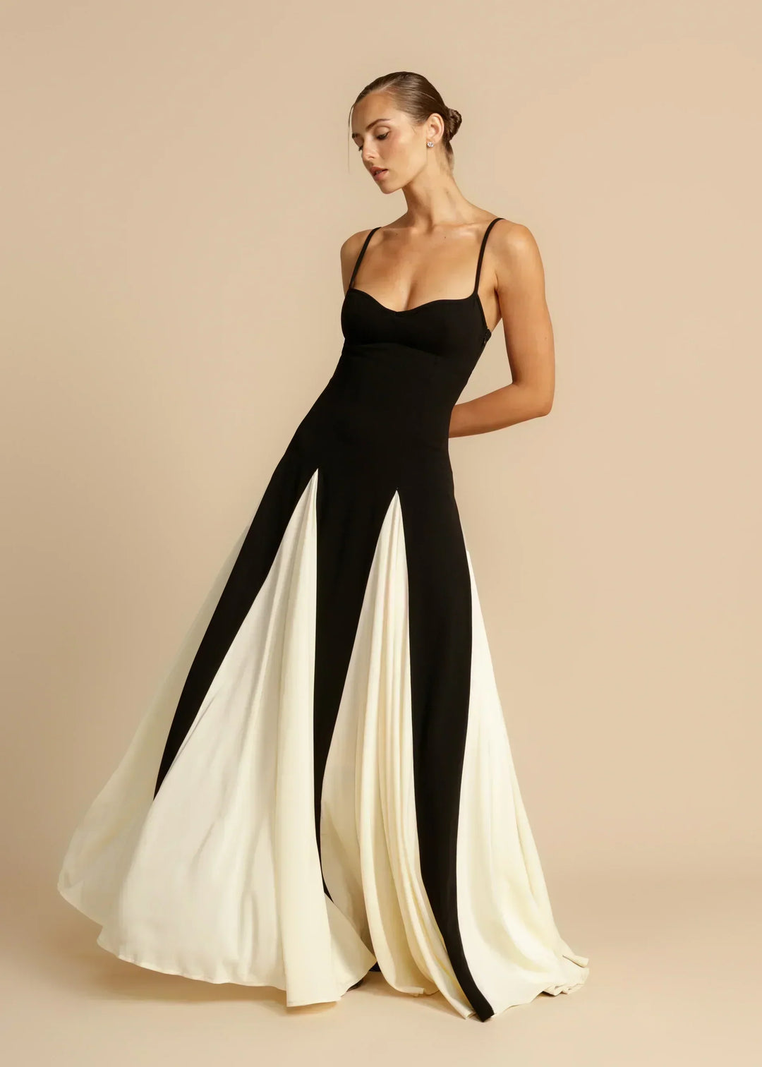 Oshrit™ | Robe Maxi Élégante avec Volants Contrastés