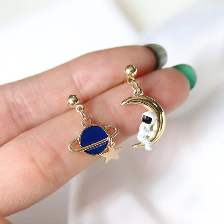 BOUCLES D'OREILLES ASTRONAUTE ET PLANÈTE (ENSEMBLE)