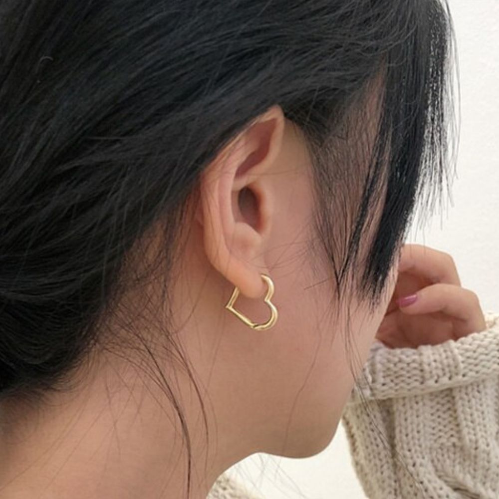 PAIRE DE BOUCLES D'OREILLES HOOP EN FORME DE CŒUR