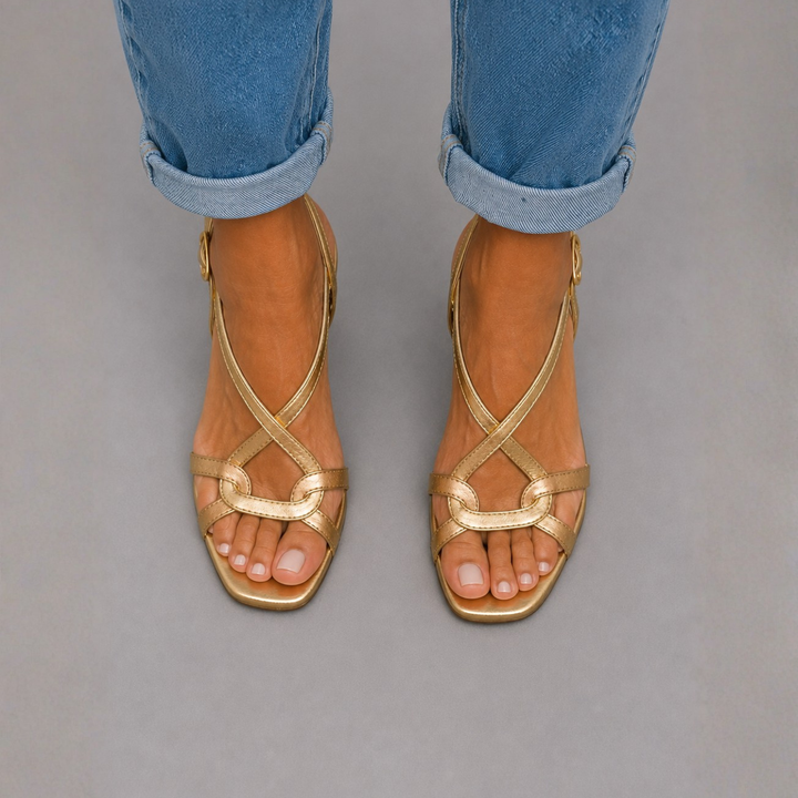 Sandales dorées avec talon