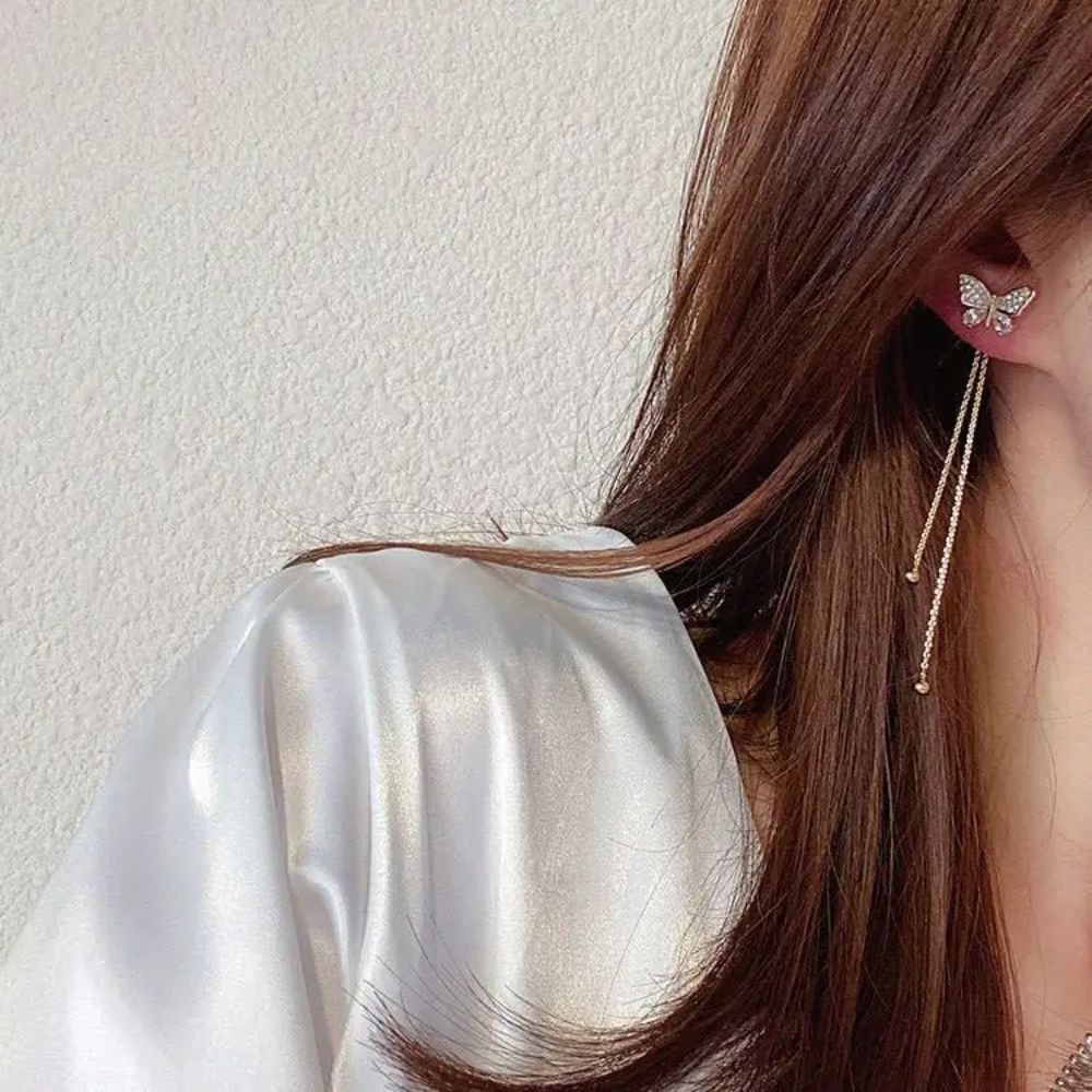 PAIRE DE BOUCLES D'OREILLES EN FORME DE PAPILLON