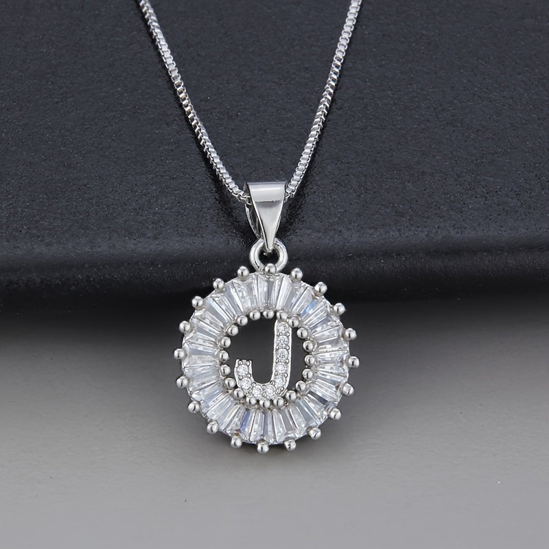 Collier en or blanc avec initiale "Z" et zirconiums